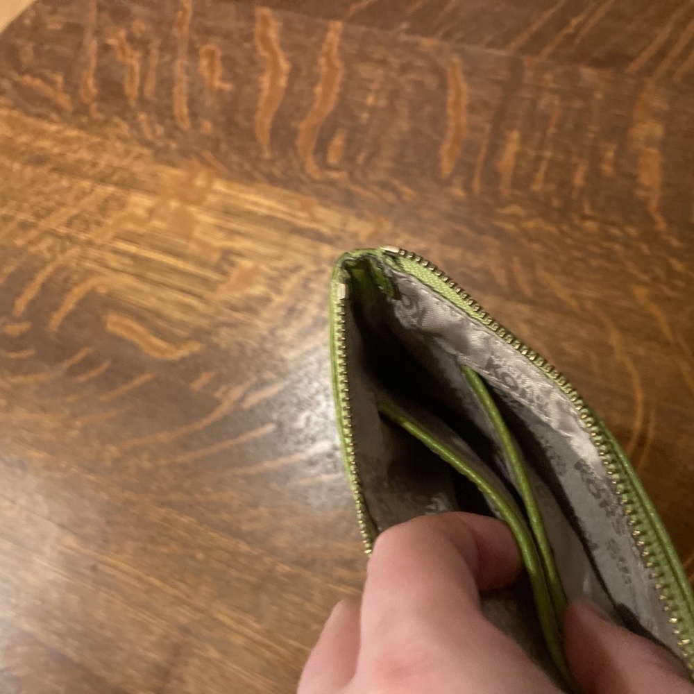 Michael Kors Fulton Pebbled Leather Lime Green Wristlet - Picture 4 of 6